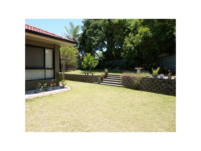 9 Montrose Cl, Point Vernon QLD 4655