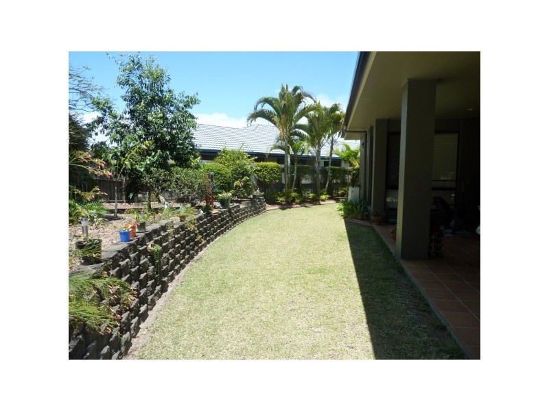 9 Montrose Cl, Point Vernon QLD 4655