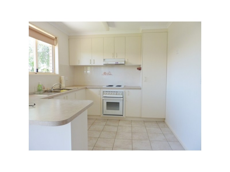 3 Vicki Pde, Torquay QLD 4655