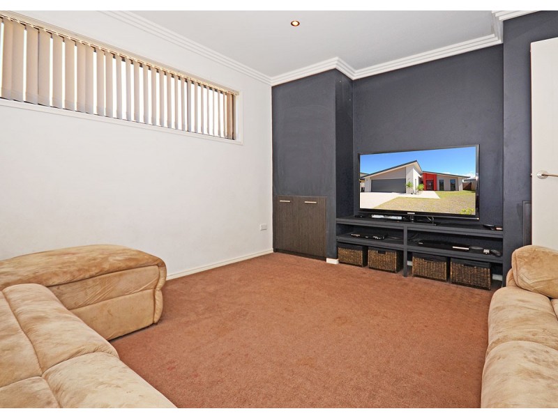 36 Earl St Vincent Cct, Eli Waters QLD 4655