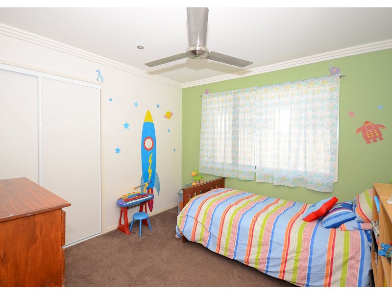 36 Earl St Vincent Cct, Eli Waters QLD 4655