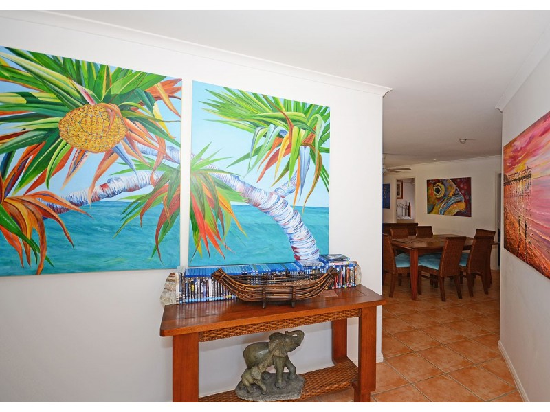 16 Banks Court, Torquay QLD 4655