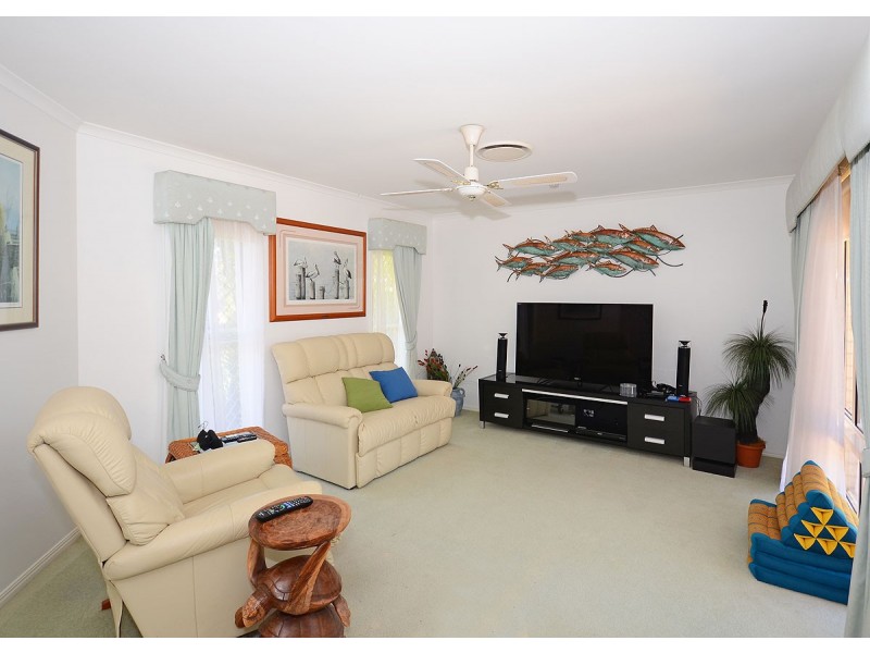 16 Banks Court, Torquay QLD 4655