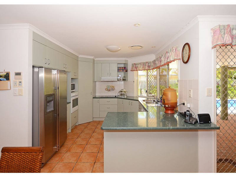 16 Banks Court, Torquay QLD 4655