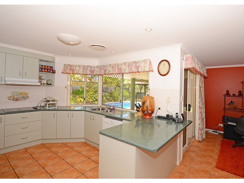 16 Banks Court, Torquay QLD 4655