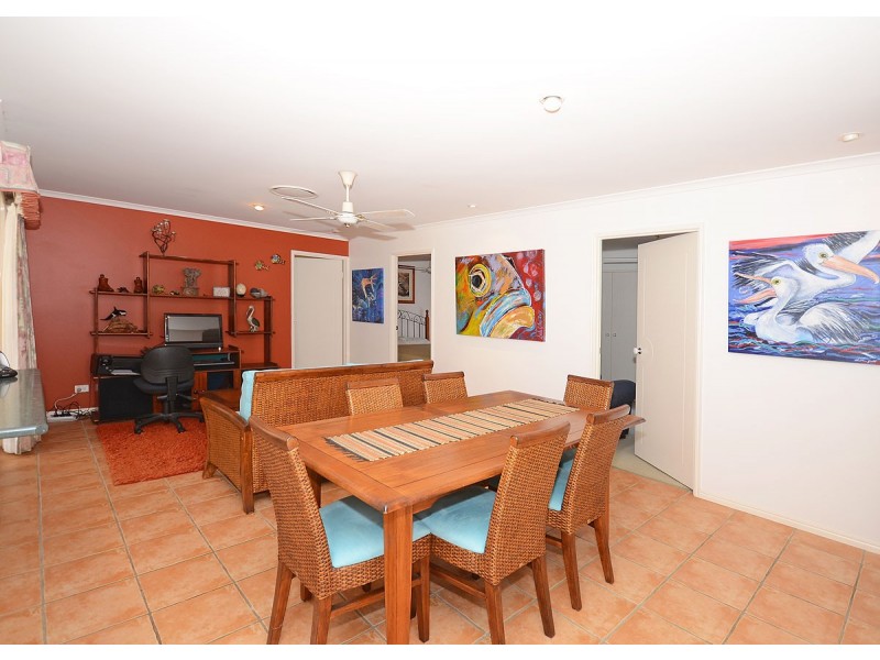 16 Banks Court, Torquay QLD 4655