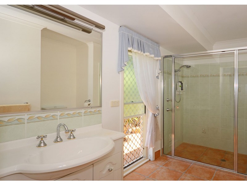 16 Banks Court, Torquay QLD 4655