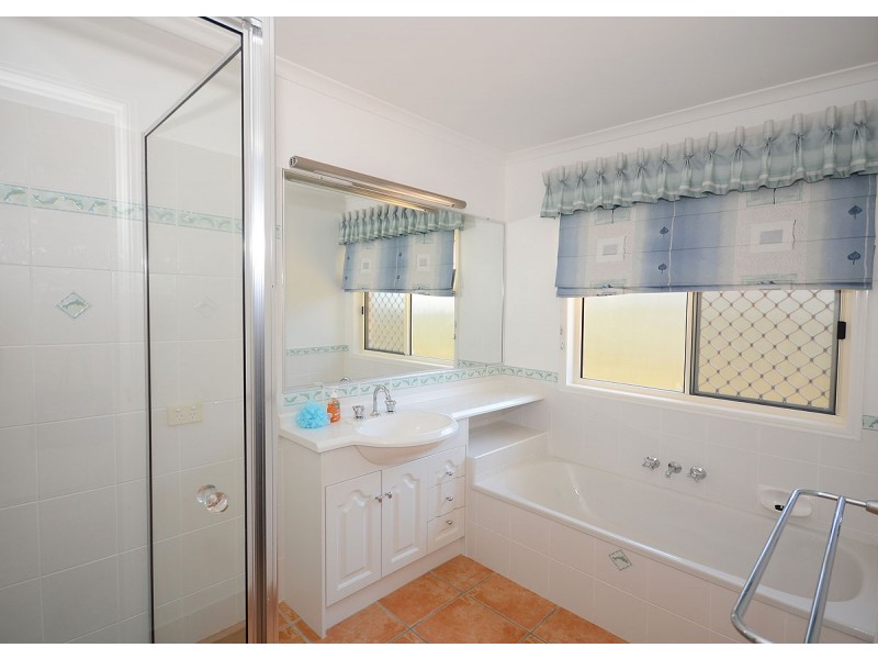 16 Banks Court, Torquay QLD 4655