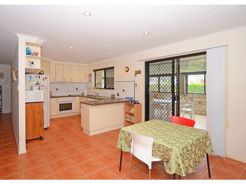 48 William Street, Urangan QLD 4655