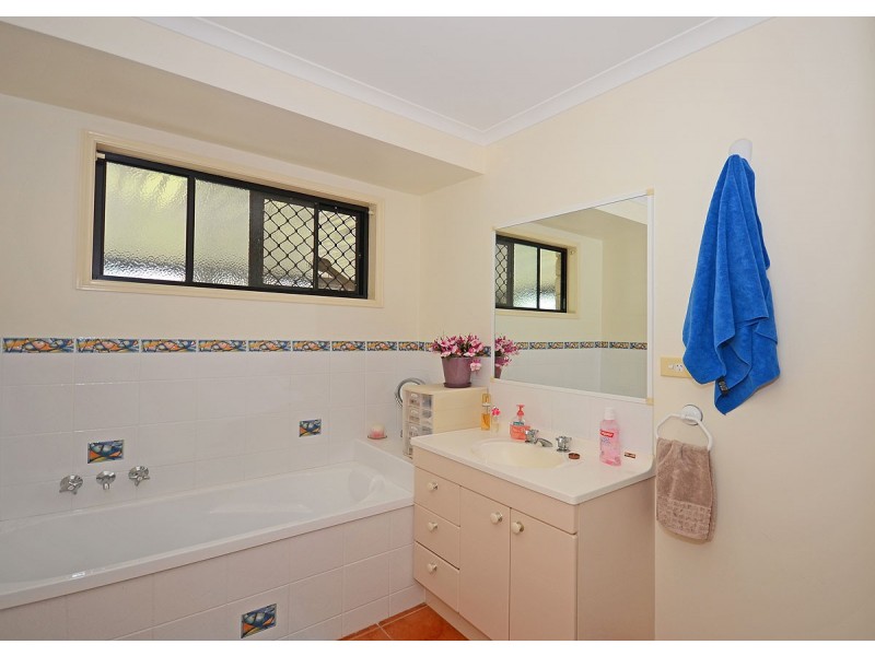 48 William Street, Urangan QLD 4655