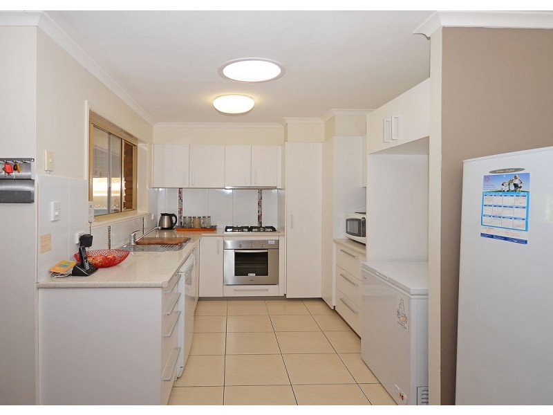 150 Hammond Street, Urangan QLD 4655