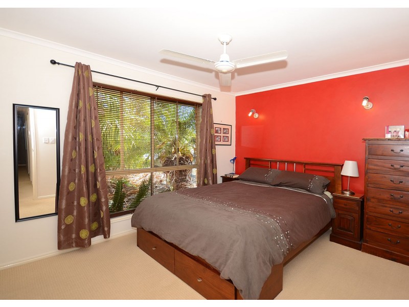150 Hammond Street, Urangan QLD 4655