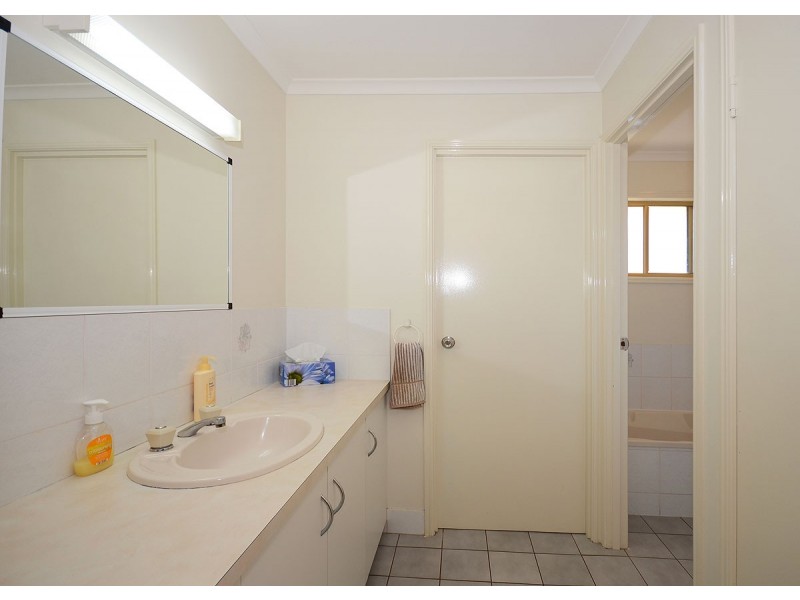 150 Hammond Street, Urangan QLD 4655