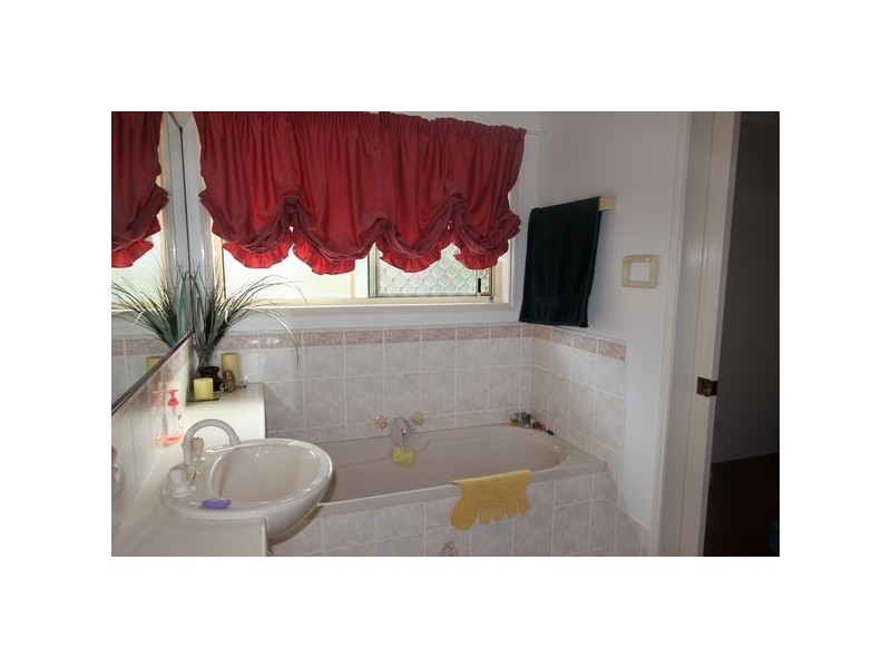 657 Charlton Esplanade, Urangan QLD 4655