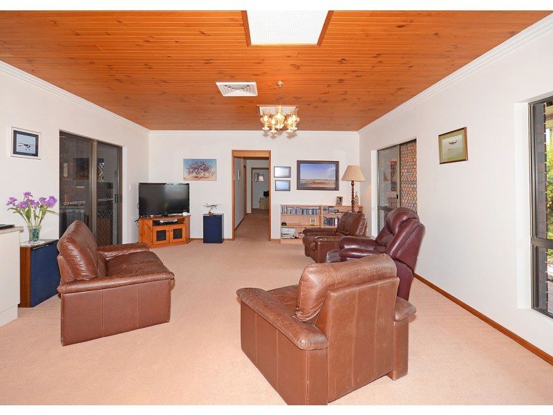 10 Palera Court, Point Vernon QLD 4655