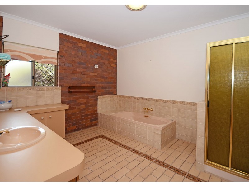 10 Palera Court, Point Vernon QLD 4655