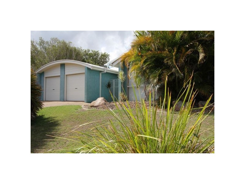 9 Whimbrel Grove, Eli Waters QLD 4655