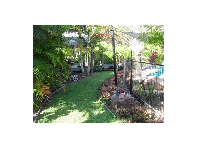 369 Doolong South Road, Nikenbah QLD 4655