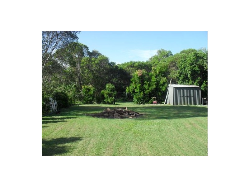 369 Doolong South Road, Nikenbah QLD 4655