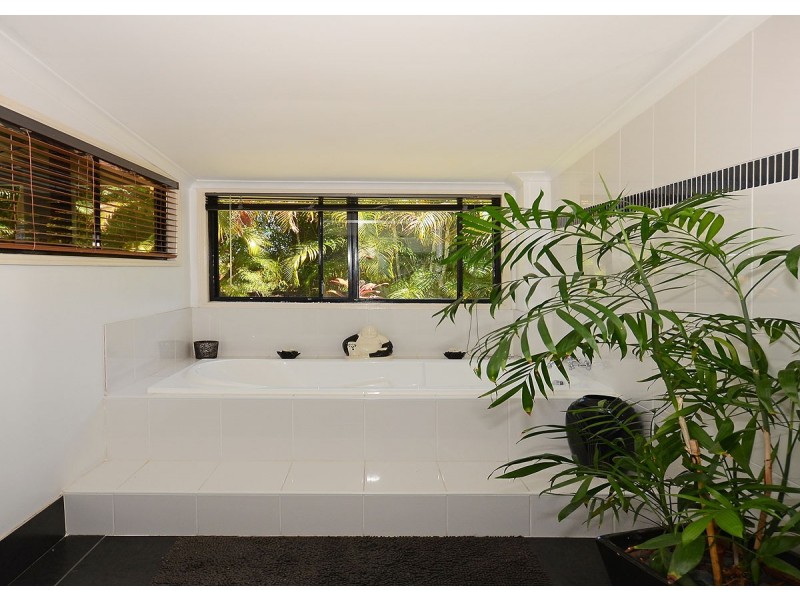 369 Doolong South Road, Nikenbah QLD 4655