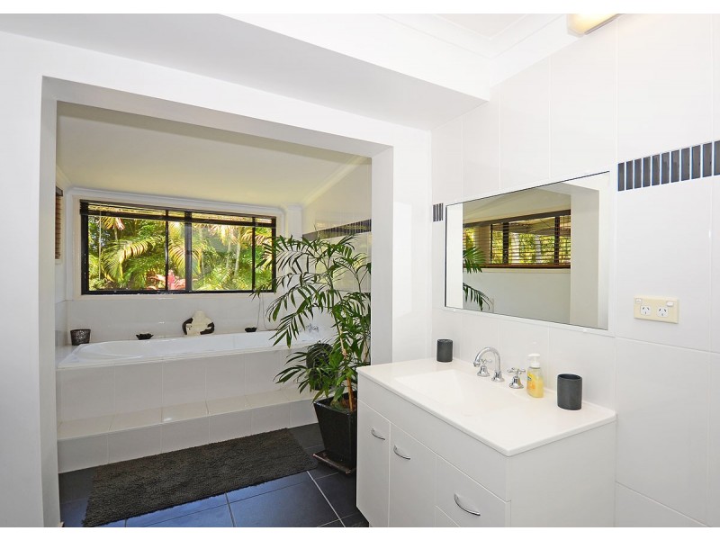 369 Doolong South Road, Nikenbah QLD 4655