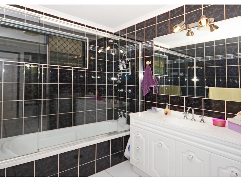 10 Paroo Court, Dundowran Beach QLD 4655