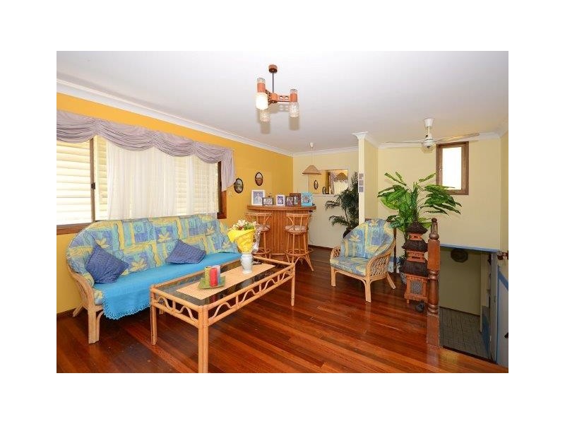 9 Barry Street, Torquay QLD 4655