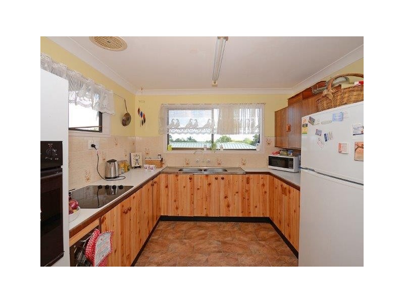9 Barry Street, Torquay QLD 4655