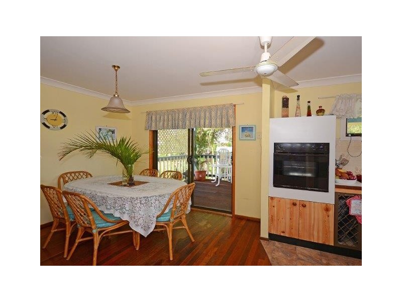 9 Barry Street, Torquay QLD 4655