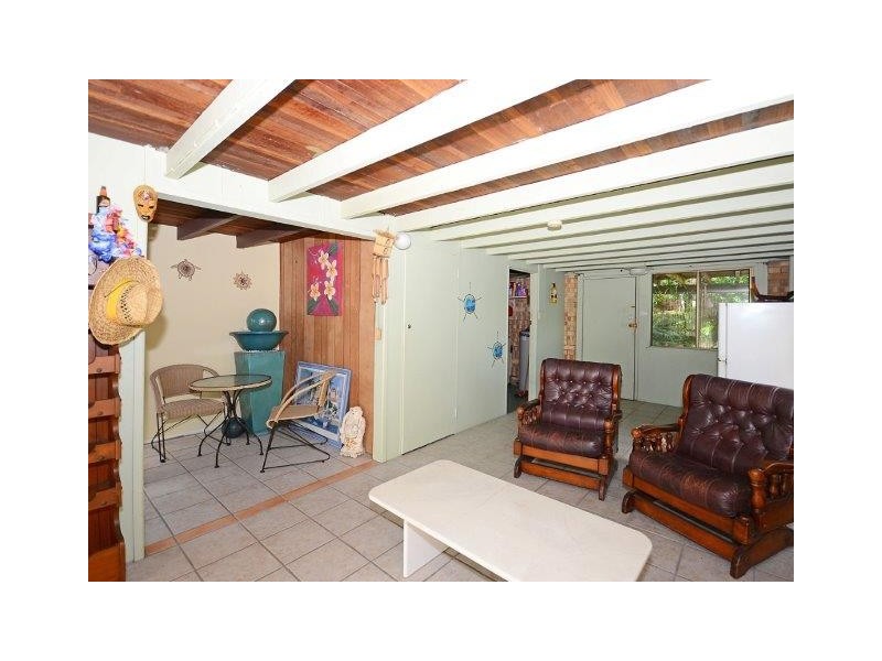 9 Barry Street, Torquay QLD 4655