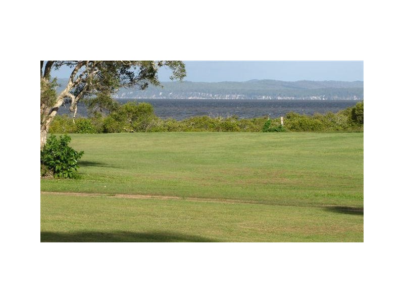 52 Francis Avenue, Booral QLD 4655