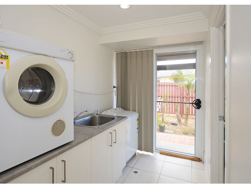 4 McIntyre Court, Urraween QLD 4655