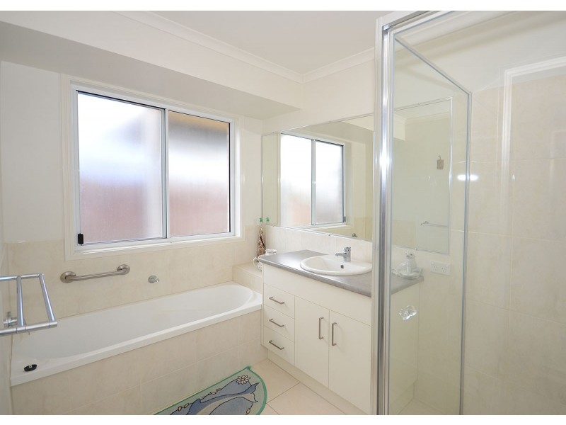 4 McIntyre Court, Urraween QLD 4655