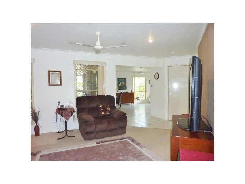 16 Sealink Drive, Point Vernon QLD 4655