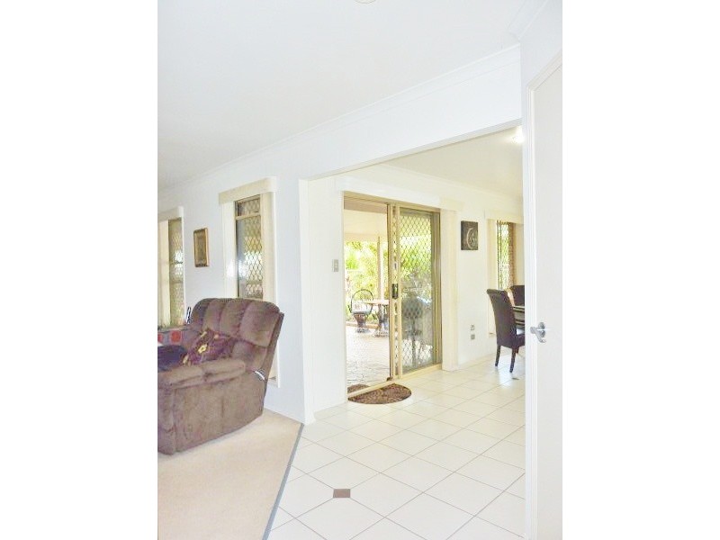16 Sealink Drive, Point Vernon QLD 4655