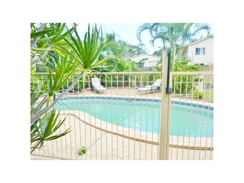 16 Sealink Drive, Point Vernon QLD 4655