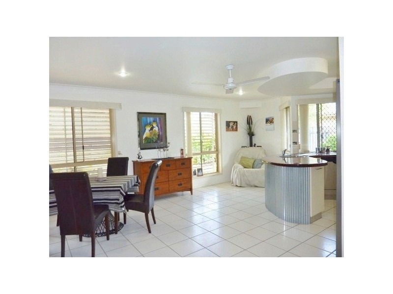 16 Sealink Drive, Point Vernon QLD 4655