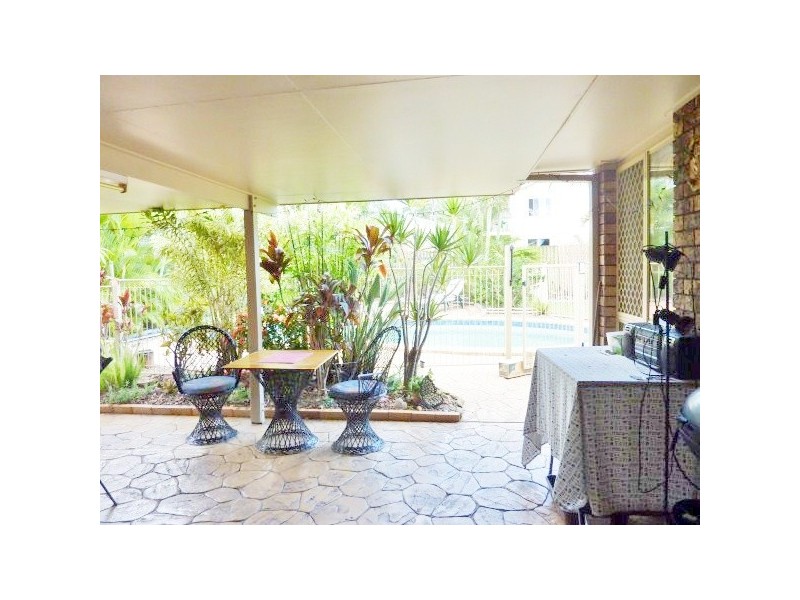 16 Sealink Drive, Point Vernon QLD 4655