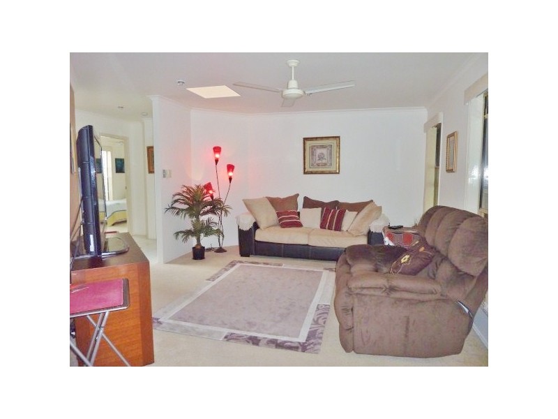 16 Sealink Drive, Point Vernon QLD 4655