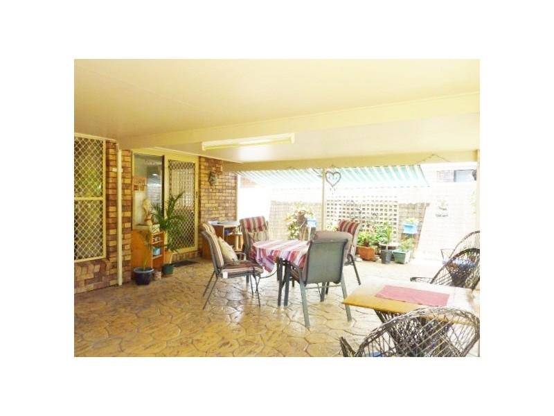 16 Sealink Drive, Point Vernon QLD 4655