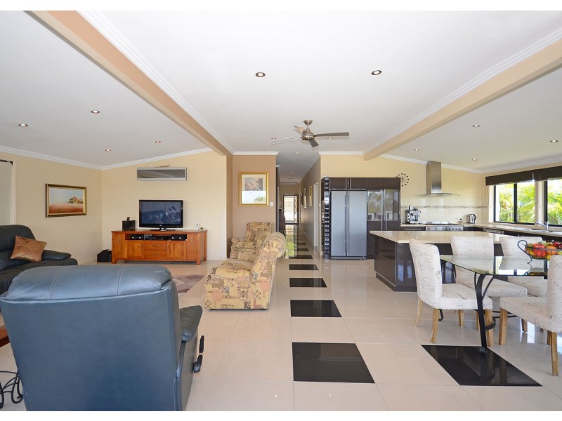 205 Esplanade, Pialba QLD 4655
