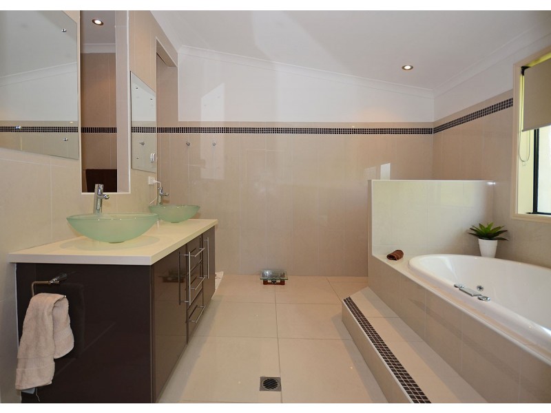 205 Esplanade, Pialba QLD 4655