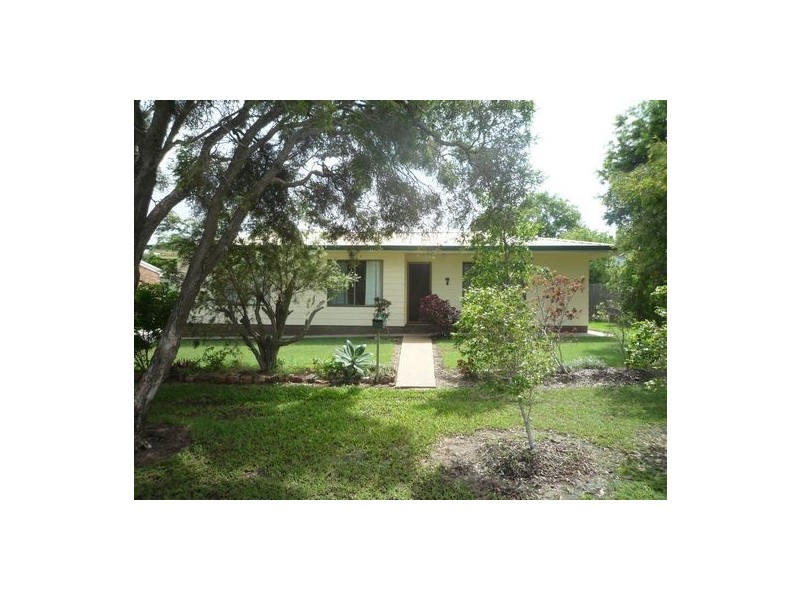 7 Ross Street, Urangan QLD 4655