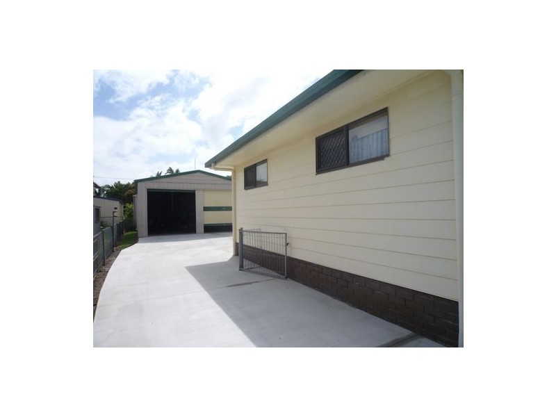 7 Ross Street, Urangan QLD 4655