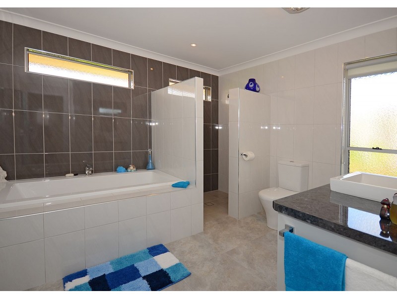 11 Bramble Court, Urraween QLD 4655