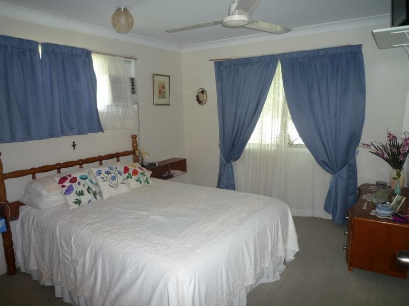 19 Arthur Street, Urangan QLD 4655