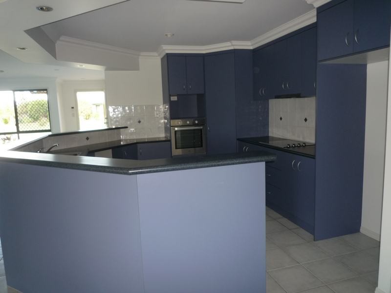 8 Arwon Close, Point Vernon QLD 4655