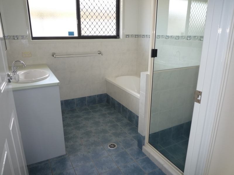 8 Arwon Close, Point Vernon QLD 4655