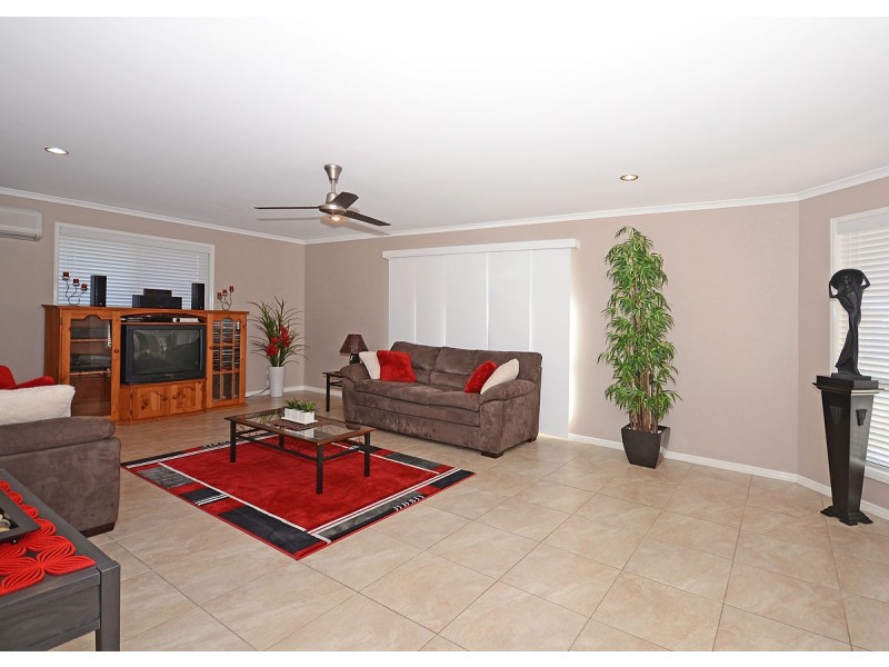 70 Endeavour Way, Eli Waters QLD 4655