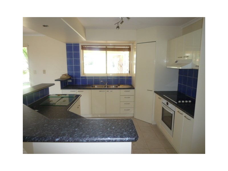 6 Lester Crescent, Torquay QLD 4655